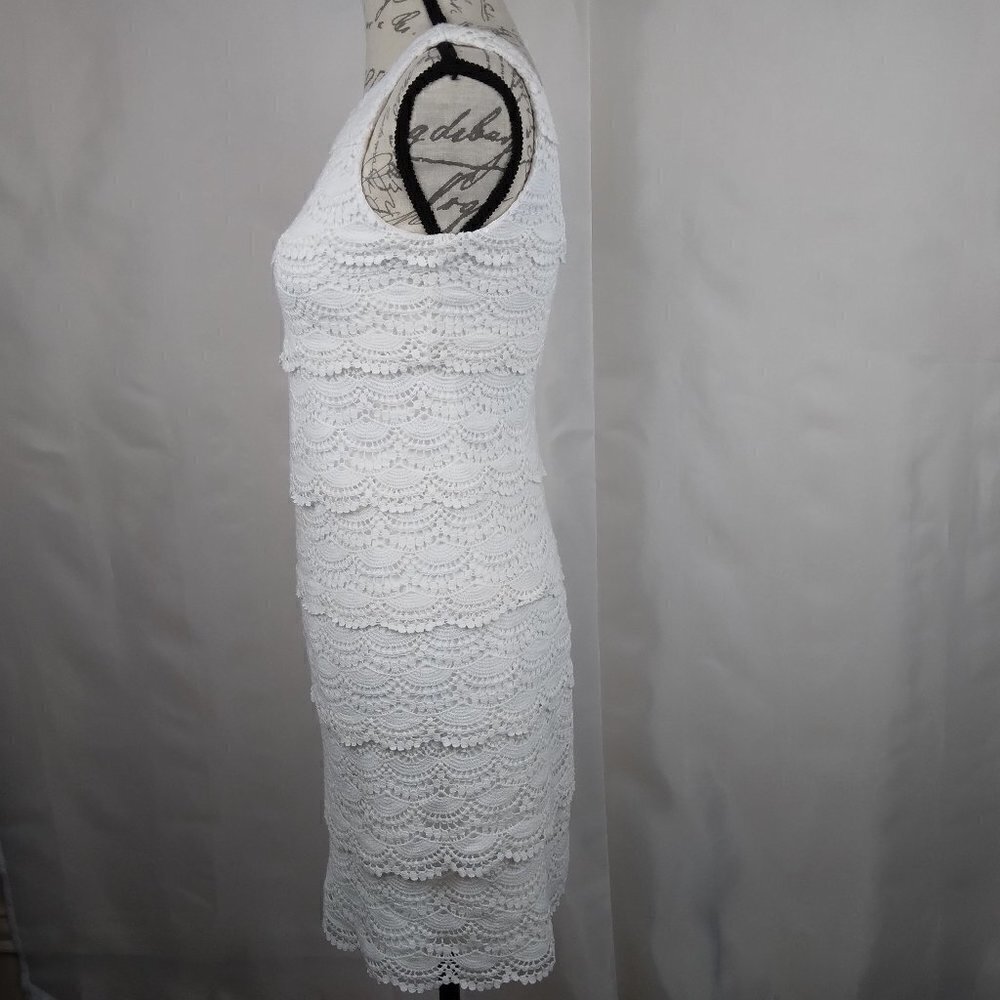 WHBM | Sleeveless Tiered Lace Shift Dress White | Size 00 - Picture 6 of 12